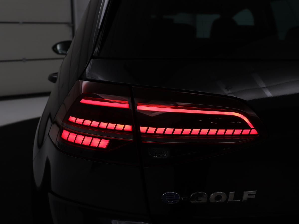 Volkswagen e-Golf Volkswagen e-Golf | SOH 91.3% | Leder | Dynaudio | Stoelverwarming | Adaptive cruise | Carplay | Navigatie | Park assist | Climate control | Xenon |