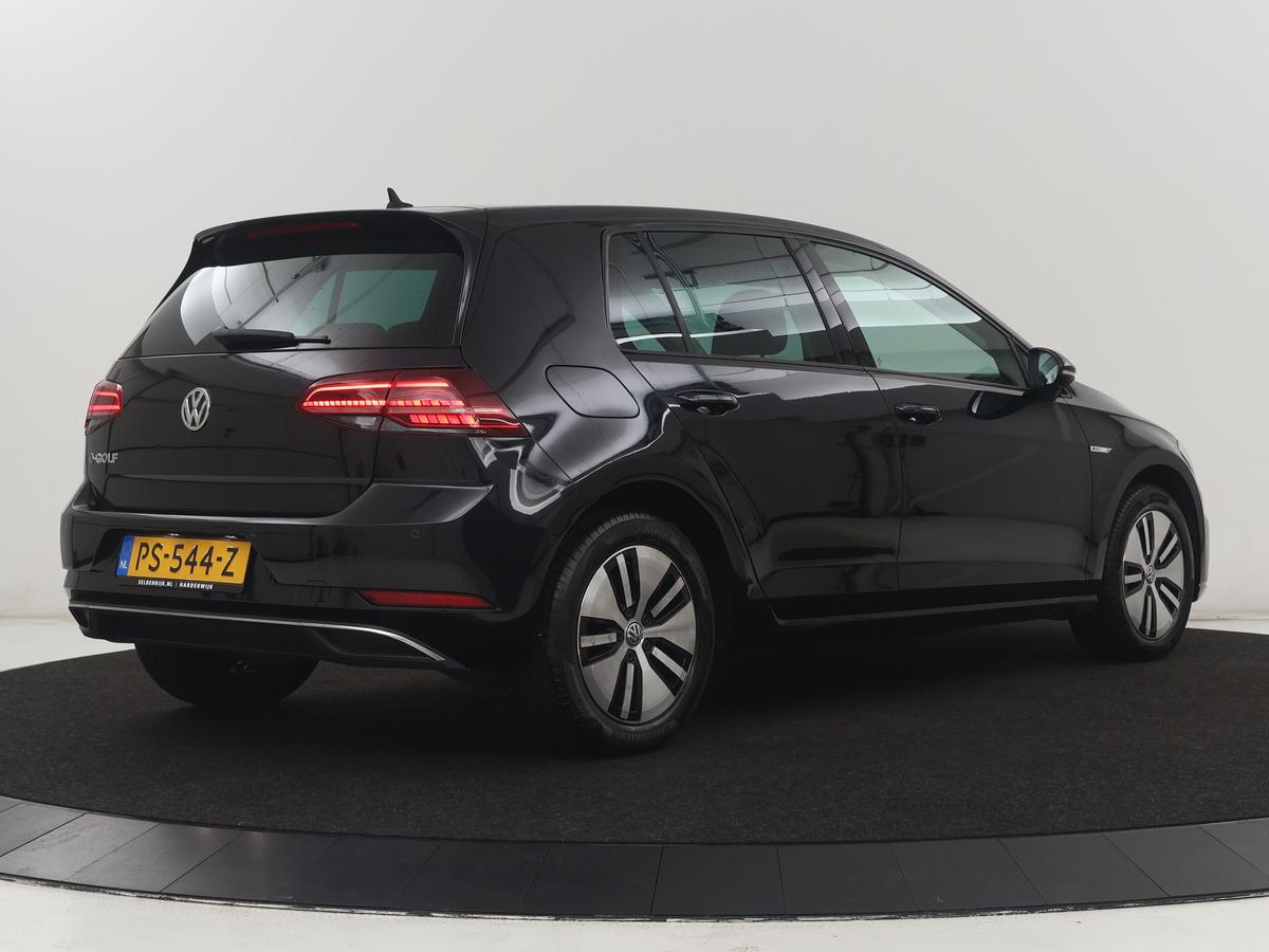 Volkswagen e-Golf Volkswagen e-Golf | SOH 91.3% | Leder | Dynaudio | Stoelverwarming | Adaptive cruise | Carplay | Navigatie | Park assist | Climate control | Xenon |