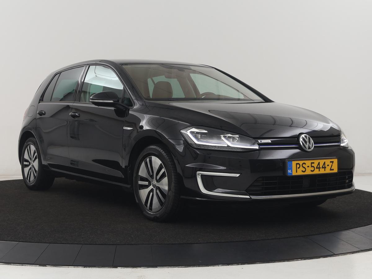 Volkswagen e-Golf Volkswagen e-Golf | SOH 91.3% | Leder | Dynaudio | Stoelverwarming | Adaptive cruise | Carplay | Navigatie | Park assist | Climate control | Xenon |