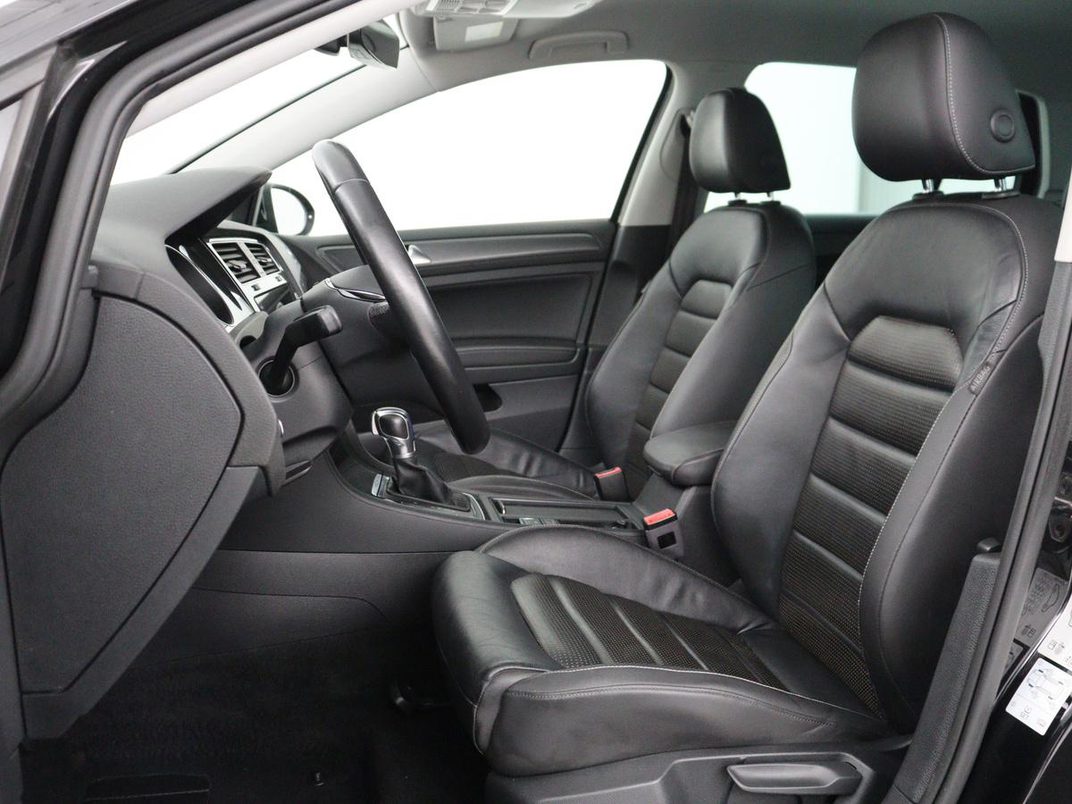 Volkswagen e-Golf Volkswagen e-Golf | SOH 91.3% | Leder | Dynaudio | Stoelverwarming | Adaptive cruise | Carplay | Navigatie | Park assist | Climate control | Xenon |