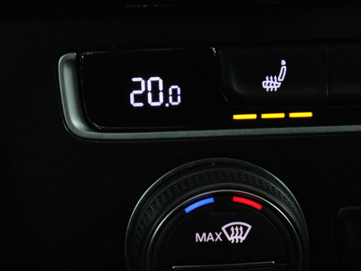 Volkswagen e-Golf Volkswagen e-Golf | SOH 91.3% | Leder | Dynaudio | Stoelverwarming | Adaptive cruise | Carplay | Navigatie | Park assist | Climate control | Xenon |