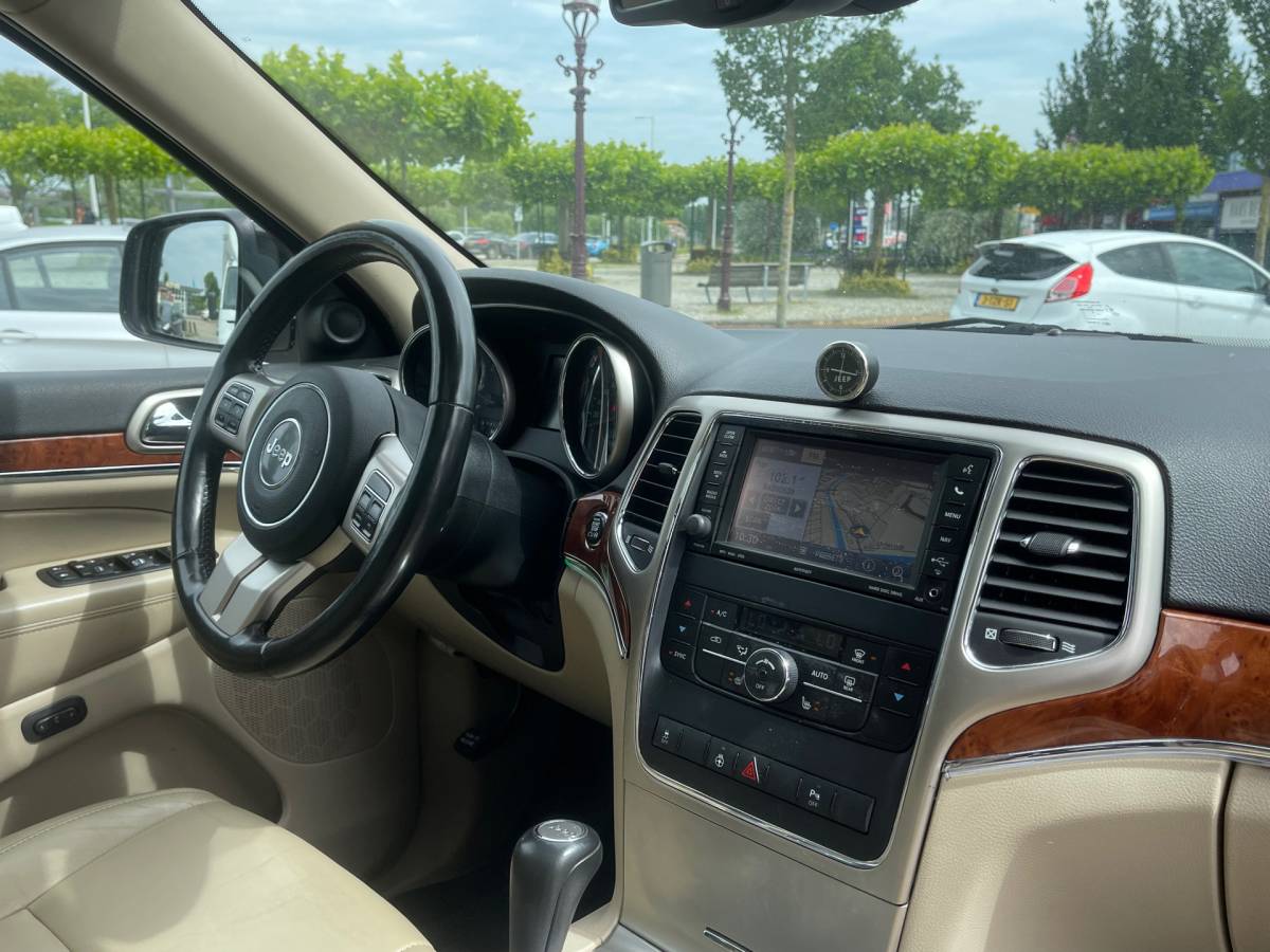 Jeep Grand Cherokee Jeep Grand Cherokee 3.0 CRD GRIJS-KENTEKEN/PANO/MARGE FULL-OPTION
