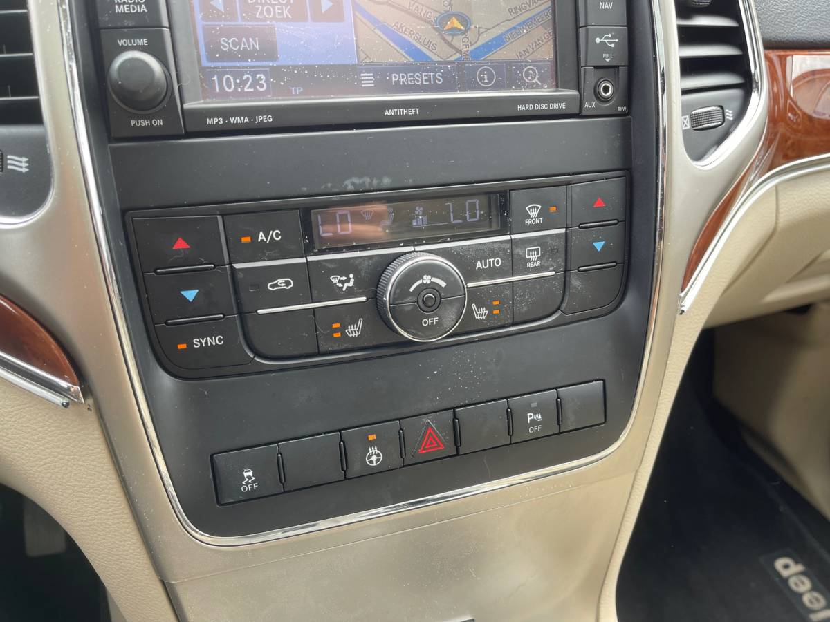 Jeep Grand Cherokee Jeep Grand Cherokee 3.0 CRD GRIJS-KENTEKEN/PANO/MARGE FULL-OPTION