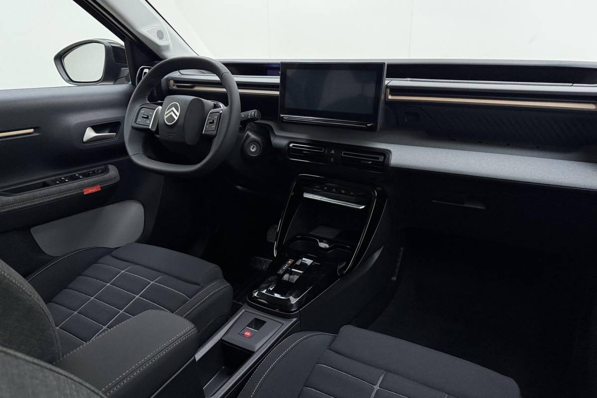 Citroën C3 Aircross Citroen C3 Aircross 1.2 Hybrid 145pk Plus 7p. DEMO | zwart Dak | Navigatie
