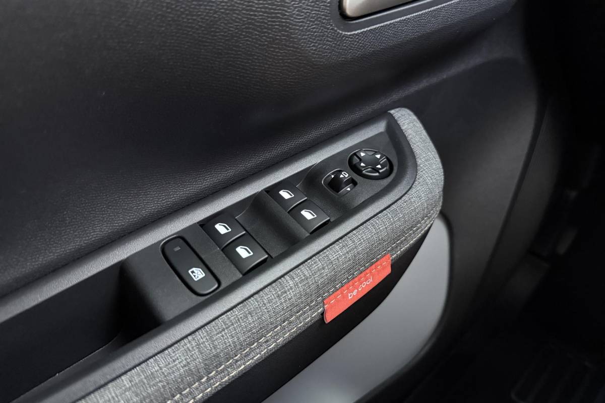 Citroën C3 Aircross Citroen C3 Aircross 1.2 Hybrid 145pk Plus 7p. DEMO | zwart Dak | Navigatie