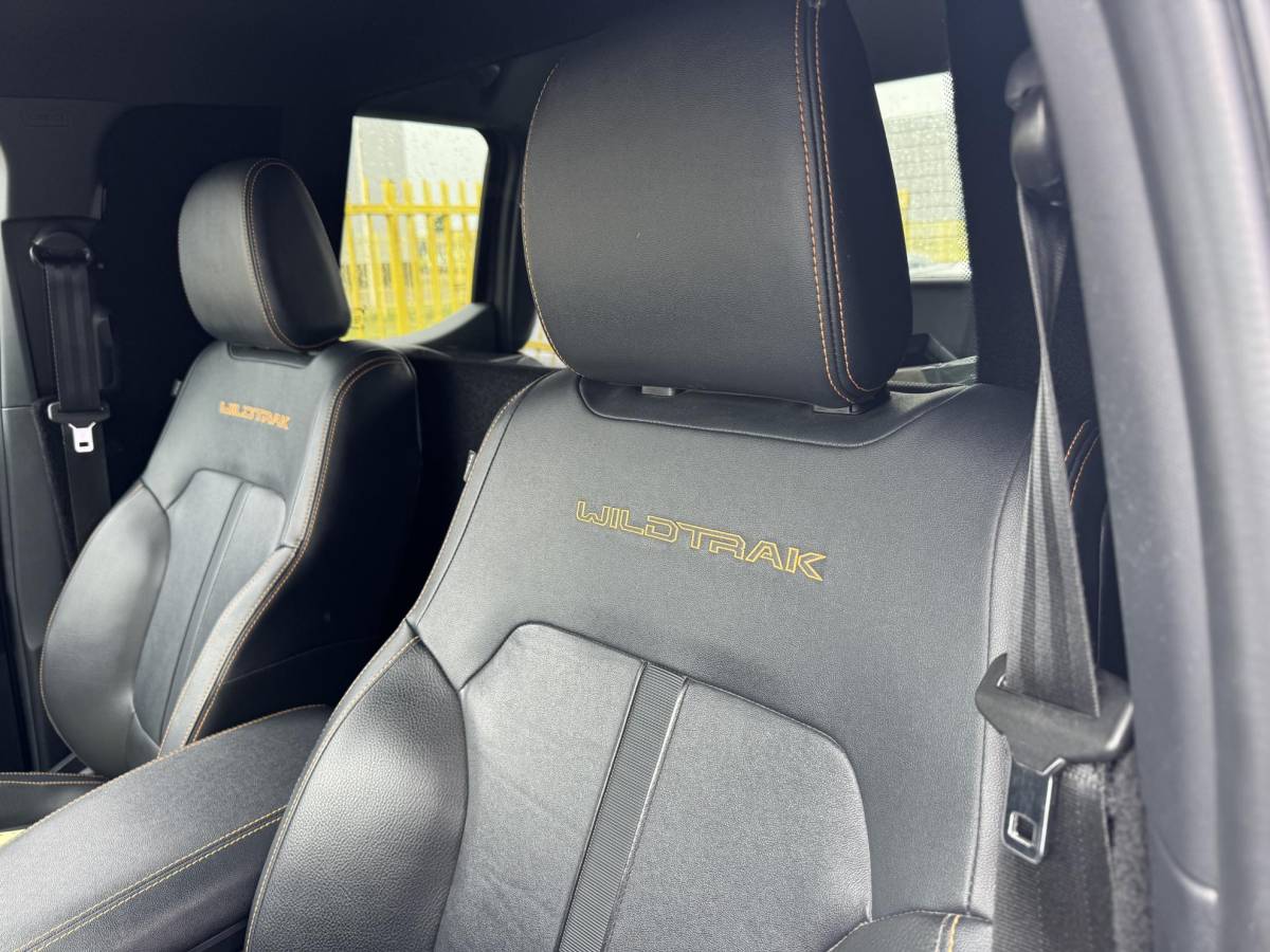 Ford Ranger Ford Ranger 2.0 Super Cab EcoBlue Wildtrak | SCI | Rollertop | Trekhaak | Adaptive Cruise Control | Camera | BELLEN VOOR BEZICHTIGING