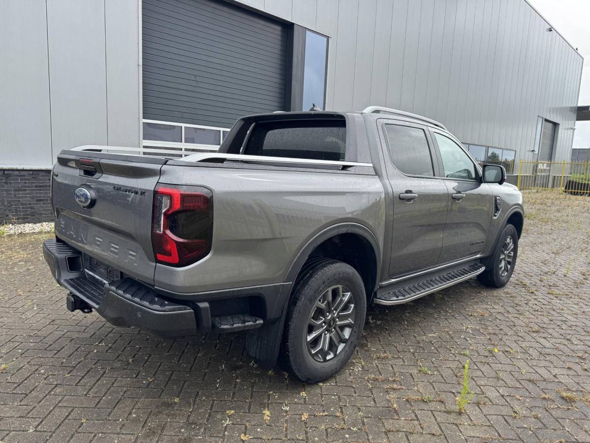 Ford Ranger Ford Ranger 2.0 Super Cab EcoBlue Wildtrak | SCI | Rollertop | Trekhaak | Adaptive Cruise Control | Camera | BELLEN VOOR BEZICHTIGING