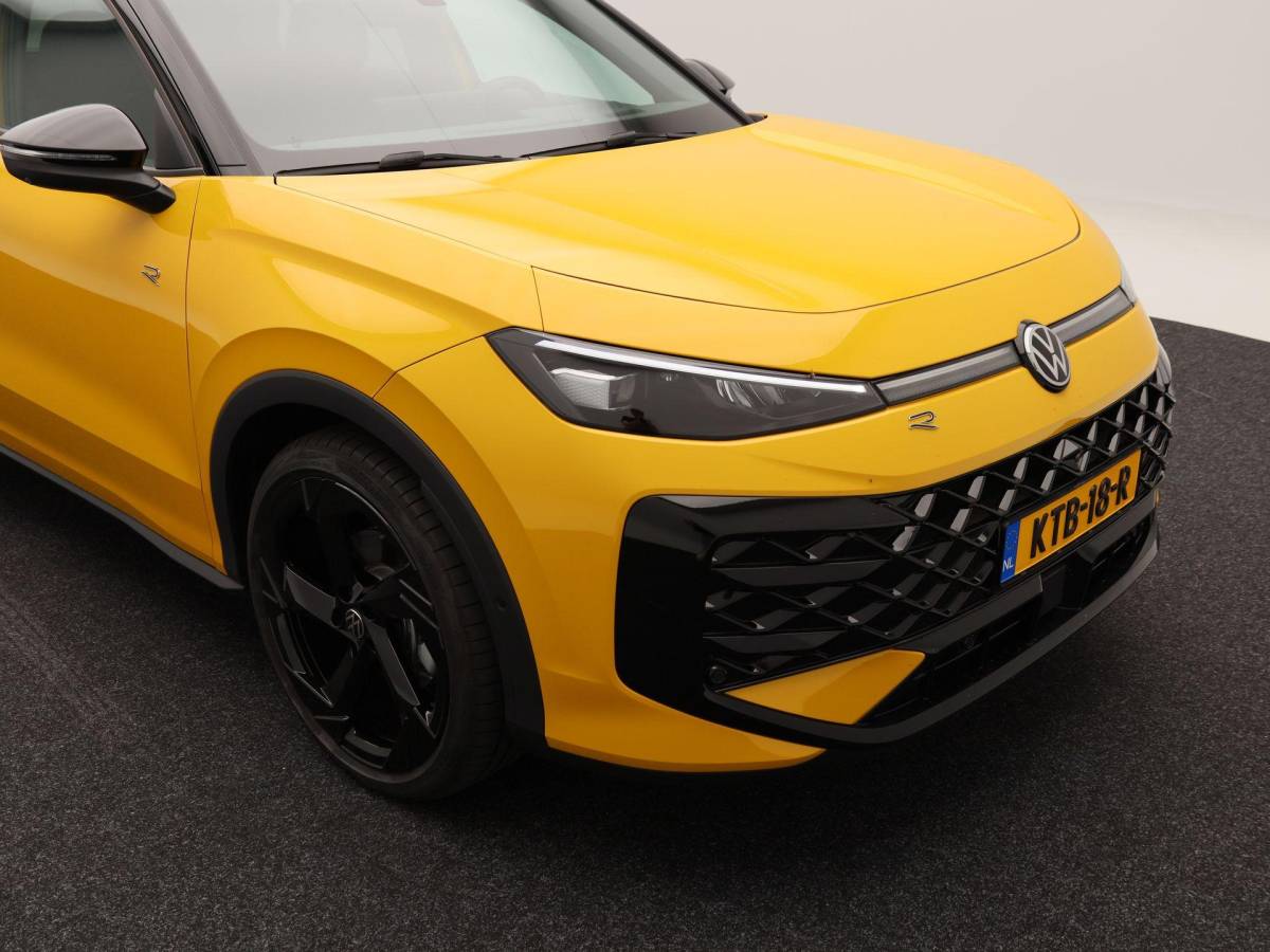 Volkswagen T-Roc Volkswagen T-Roc R-Line First Edition 1.5 eTSI 150 PK | Trekhaak | Elektrische Achterklep | 360 Camera | Head-Up Display | Stoel- & Stuurverwarming |