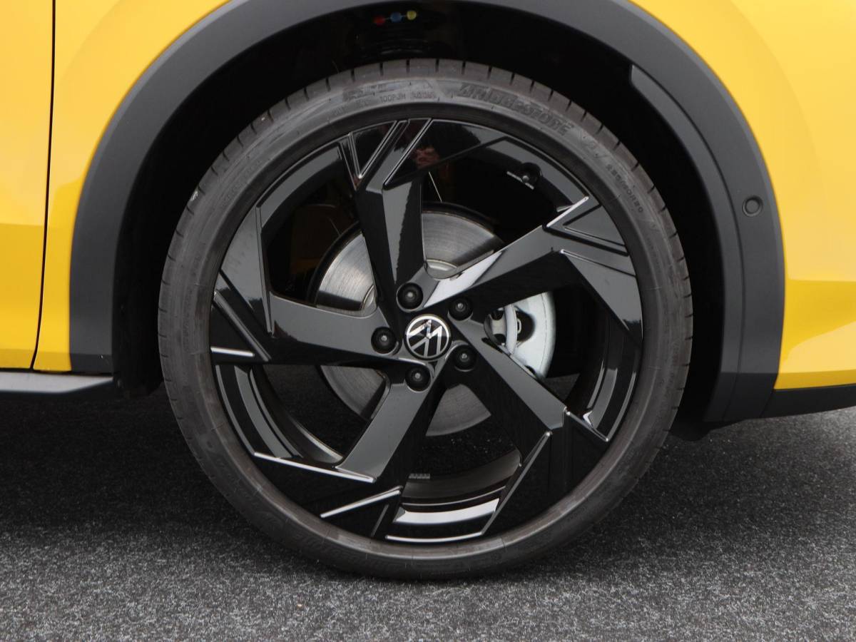 Volkswagen T-Roc Volkswagen T-Roc R-Line First Edition 1.5 eTSI 150 PK | Trekhaak | Elektrische Achterklep | 360 Camera | Head-Up Display | Stoel- & Stuurverwarming |
