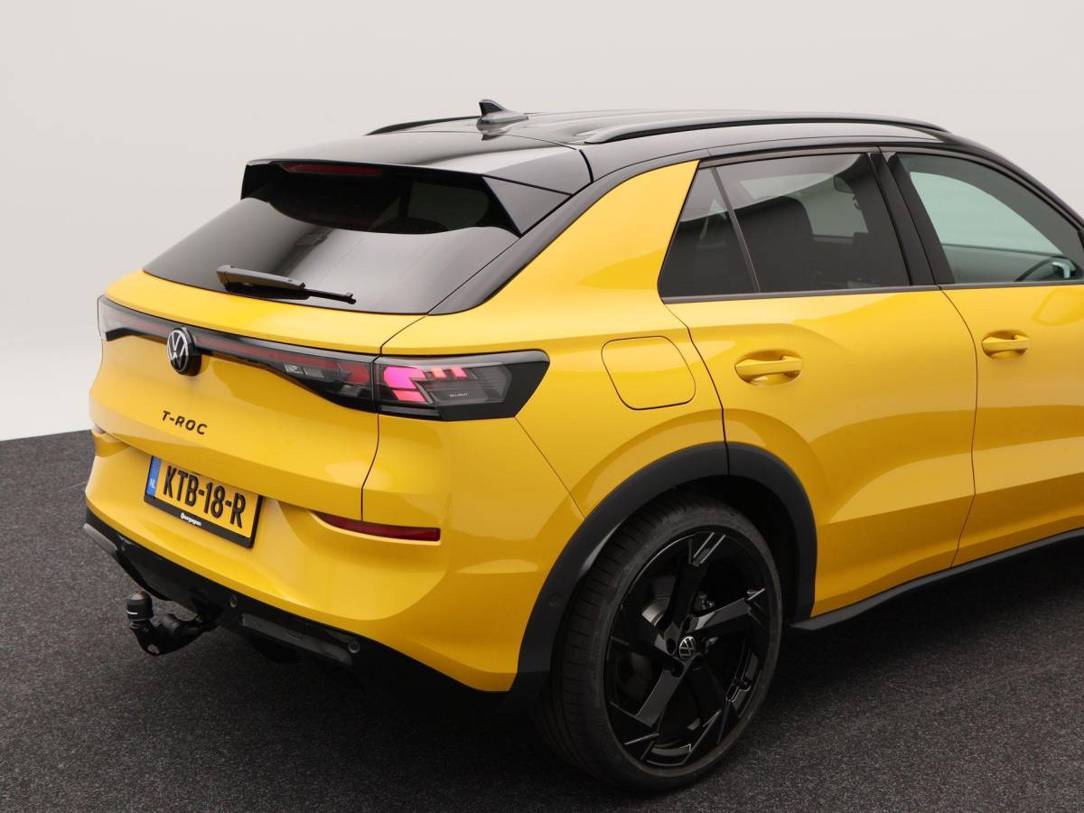 Volkswagen T-Roc Volkswagen T-Roc R-Line First Edition 1.5 eTSI 150 PK | Trekhaak | Elektrische Achterklep | 360 Camera | Head-Up Display | Stoel- & Stuurverwarming |