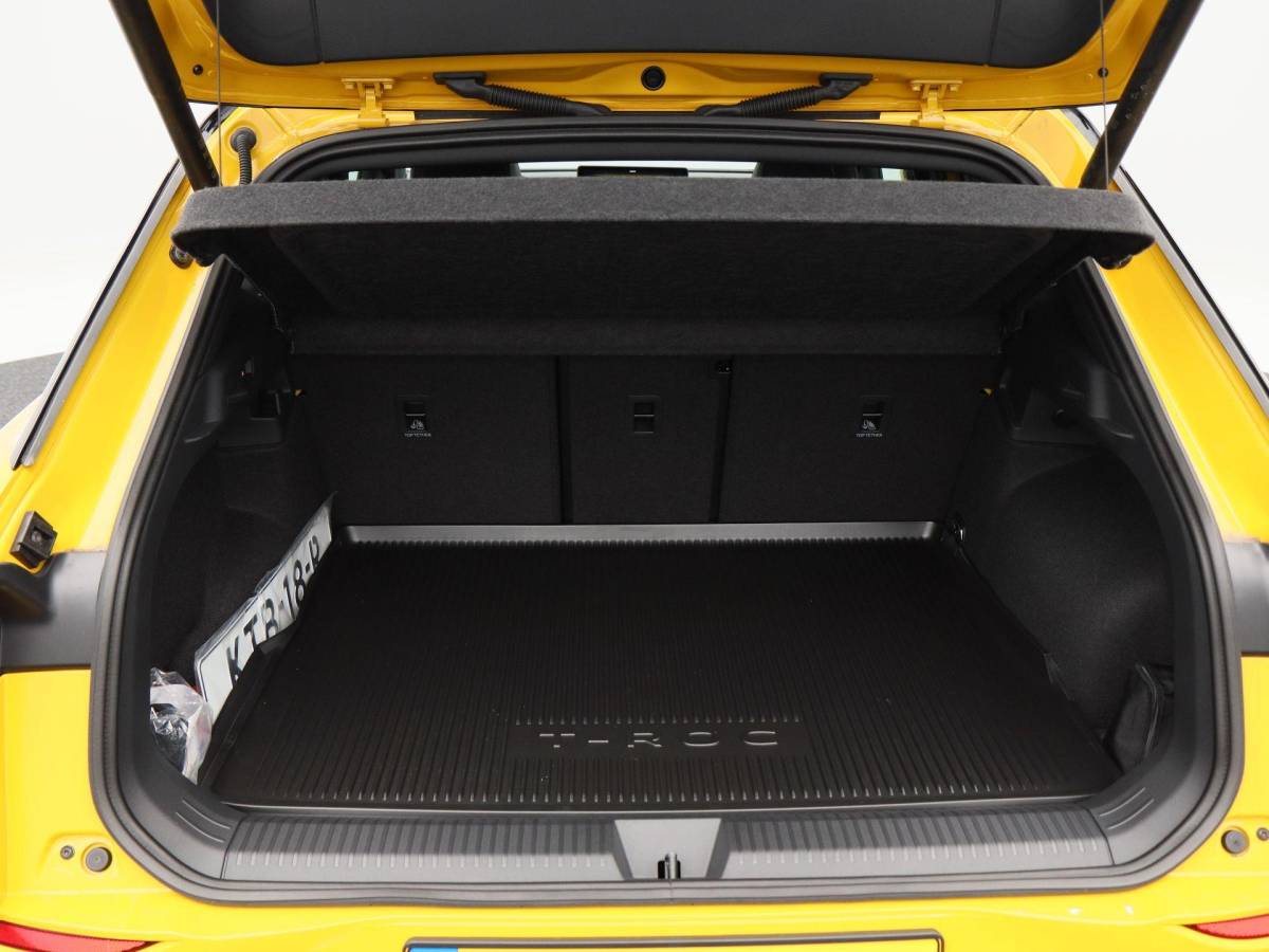 Volkswagen T-Roc Volkswagen T-Roc R-Line First Edition 1.5 eTSI 150 PK | Trekhaak | Elektrische Achterklep | 360 Camera | Head-Up Display | Stoel- & Stuurverwarming |