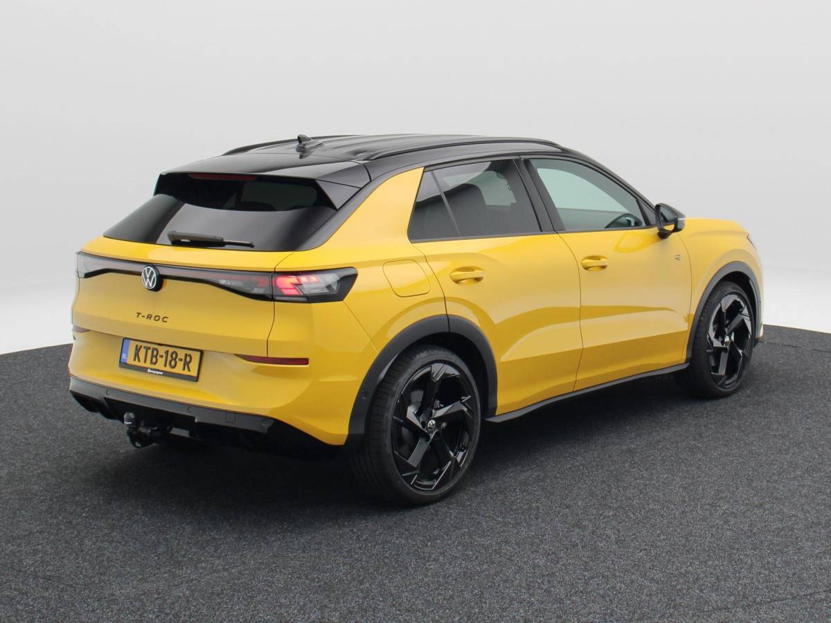 Volkswagen T-Roc Volkswagen T-Roc R-Line First Edition 1.5 eTSI 150 PK | Trekhaak | Elektrische Achterklep | 360 Camera | Head-Up Display | Stoel- & Stuurverwarming |
