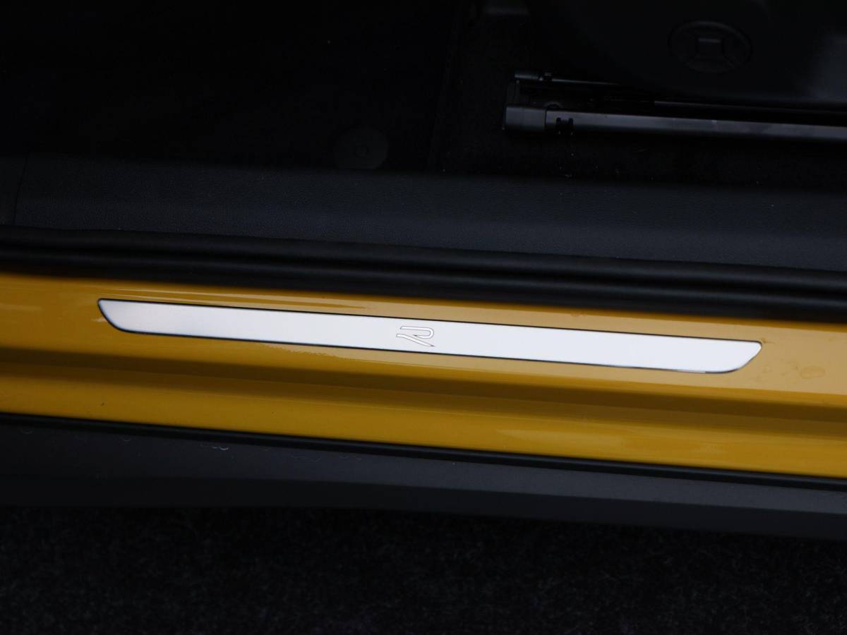 Volkswagen T-Roc Volkswagen T-Roc R-Line First Edition 1.5 eTSI 150 PK | Trekhaak | Elektrische Achterklep | 360 Camera | Head-Up Display | Stoel- & Stuurverwarming |