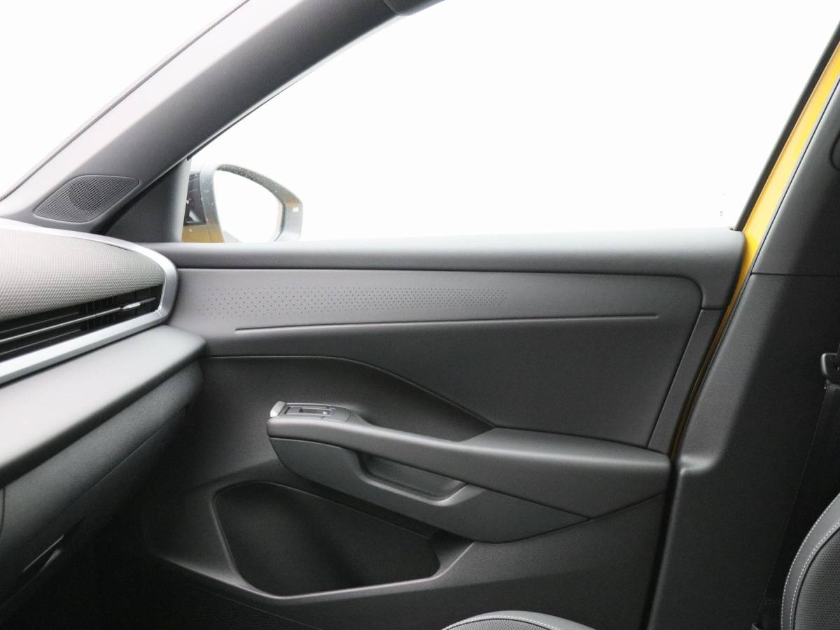 Volkswagen T-Roc Volkswagen T-Roc R-Line First Edition 1.5 eTSI 150 PK | Trekhaak | Elektrische Achterklep | 360 Camera | Head-Up Display | Stoel- & Stuurverwarming |