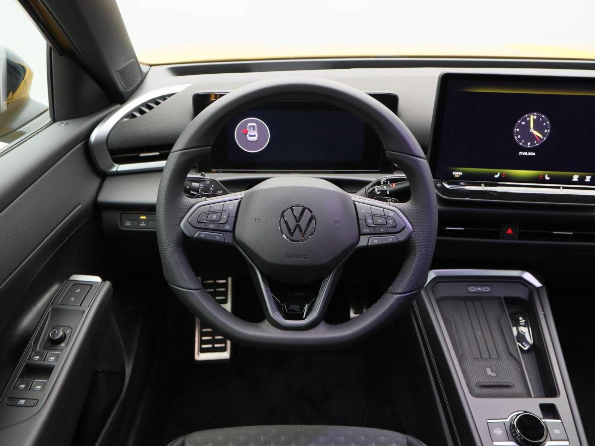 Volkswagen T-Roc Volkswagen T-Roc R-Line First Edition 1.5 eTSI 150 PK | Trekhaak | Elektrische Achterklep | 360 Camera | Head-Up Display | Stoel- & Stuurverwarming |