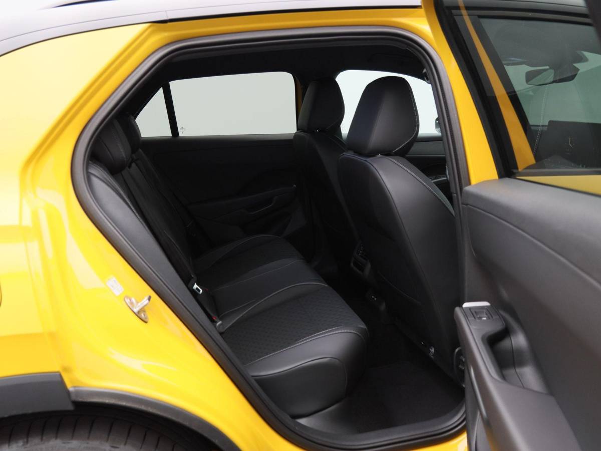 Volkswagen T-Roc Volkswagen T-Roc R-Line First Edition 1.5 eTSI 150 PK | Trekhaak | Elektrische Achterklep | 360 Camera | Head-Up Display | Stoel- & Stuurverwarming |