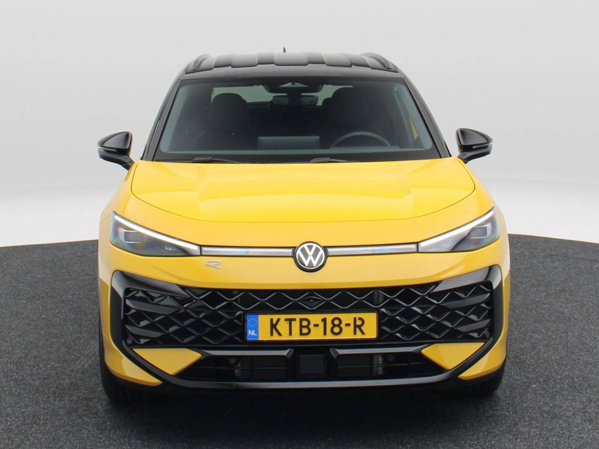 Volkswagen T-Roc Volkswagen T-Roc R-Line First Edition 1.5 eTSI 150 PK | Trekhaak | Elektrische Achterklep | 360 Camera | Head-Up Display | Stoel- & Stuurverwarming |