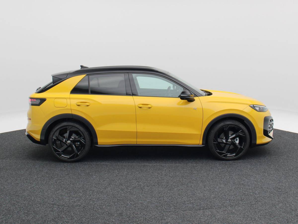 Volkswagen T-Roc Volkswagen T-Roc R-Line First Edition 1.5 eTSI 150 PK | Trekhaak | Elektrische Achterklep | 360 Camera | Head-Up Display | Stoel- & Stuurverwarming |