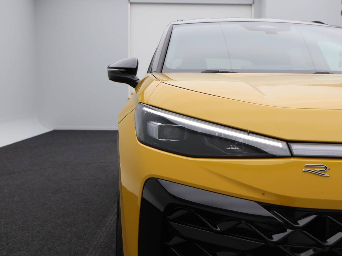 Volkswagen T-Roc Volkswagen T-Roc R-Line First Edition 1.5 eTSI 150 PK | Trekhaak | Elektrische Achterklep | 360 Camera | Head-Up Display | Stoel- & Stuurverwarming |
