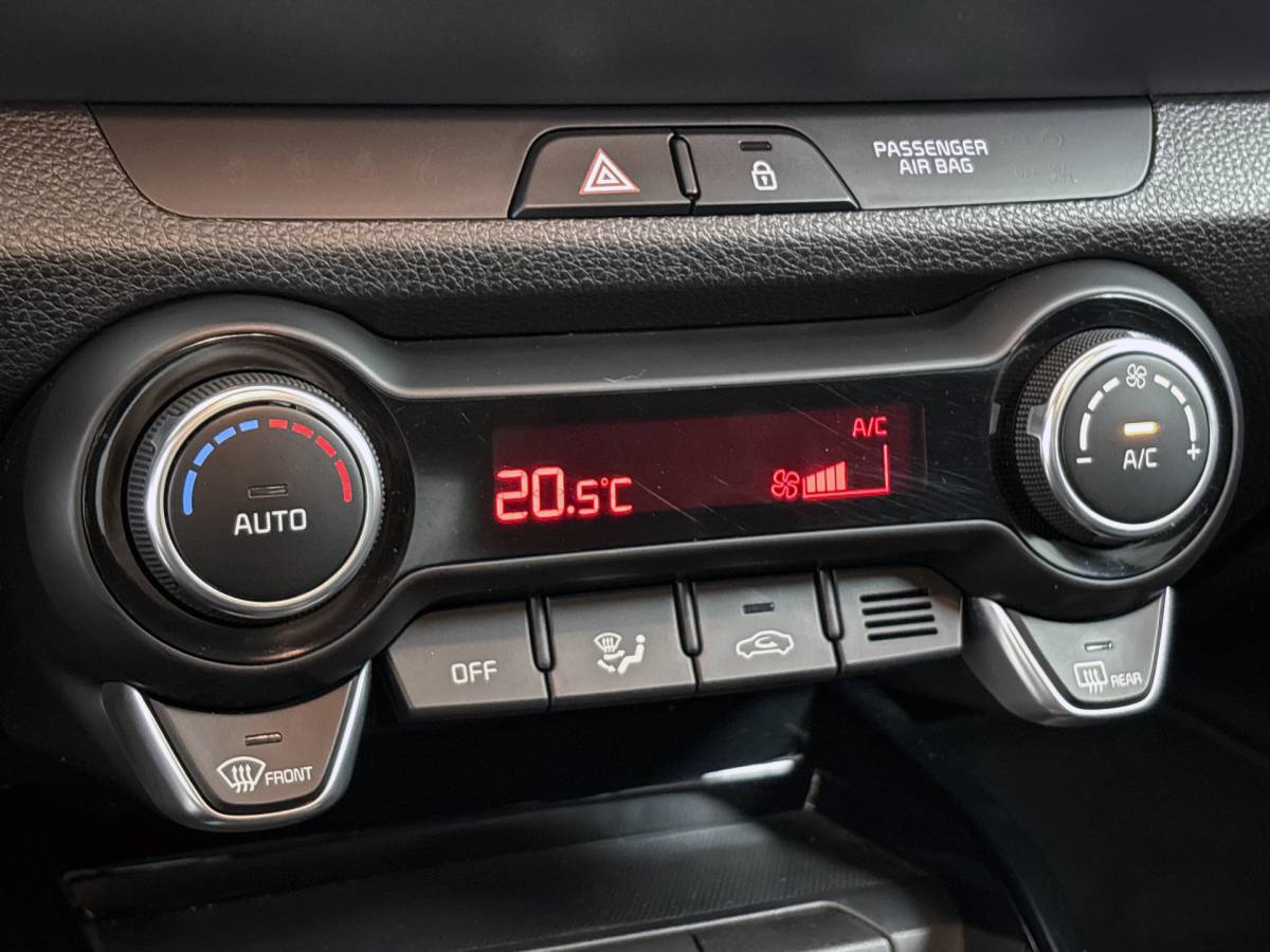Kia Stonic Kia Stonic – 1.0 T-GDi MHEV  DynamicPlusLine // DEALERONDERHOUDEN // CAMERA // APPLECARPLAY // DODEHOEK //