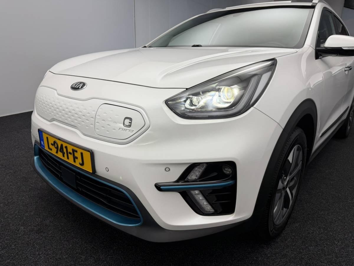 Kia e-Niro Kia e-Niro DynamicPlusLine 64 kWh SOH 96,1% | Warmtepomp | Schuif/Kanteldak | Camera | Stoel/Stuurverwarming | Carplay&Android