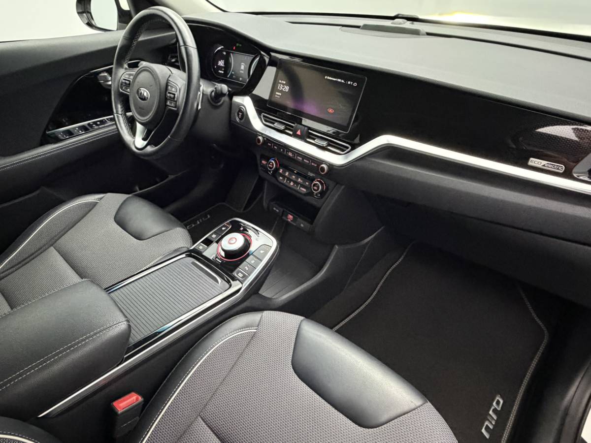 Kia e-Niro Kia e-Niro DynamicPlusLine 64 kWh SOH 96,1% | Warmtepomp | Schuif/Kanteldak | Camera | Stoel/Stuurverwarming | Carplay&Android