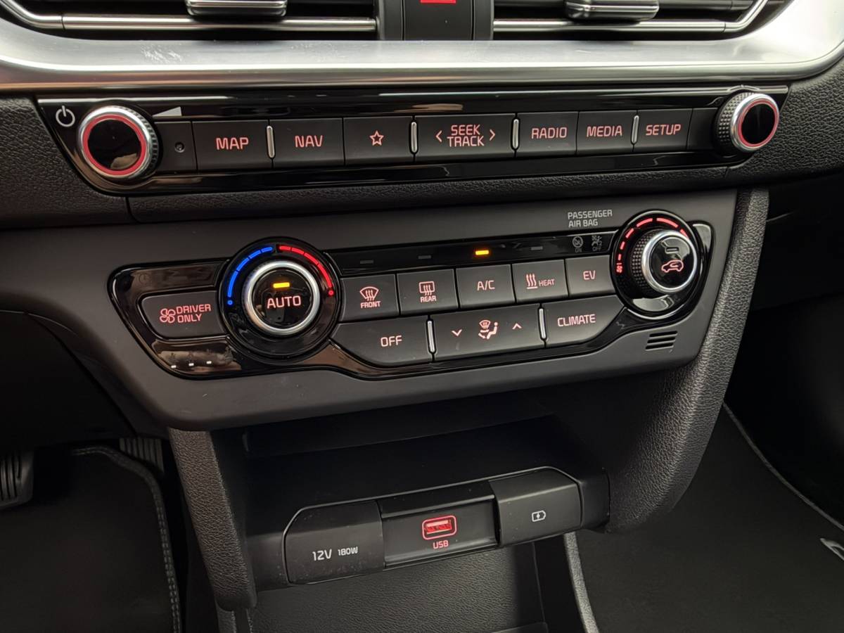 Kia e-Niro Kia e-Niro DynamicPlusLine 64 kWh SOH 96,1% | Warmtepomp | Schuif/Kanteldak | Camera | Stoel/Stuurverwarming | Carplay&Android
