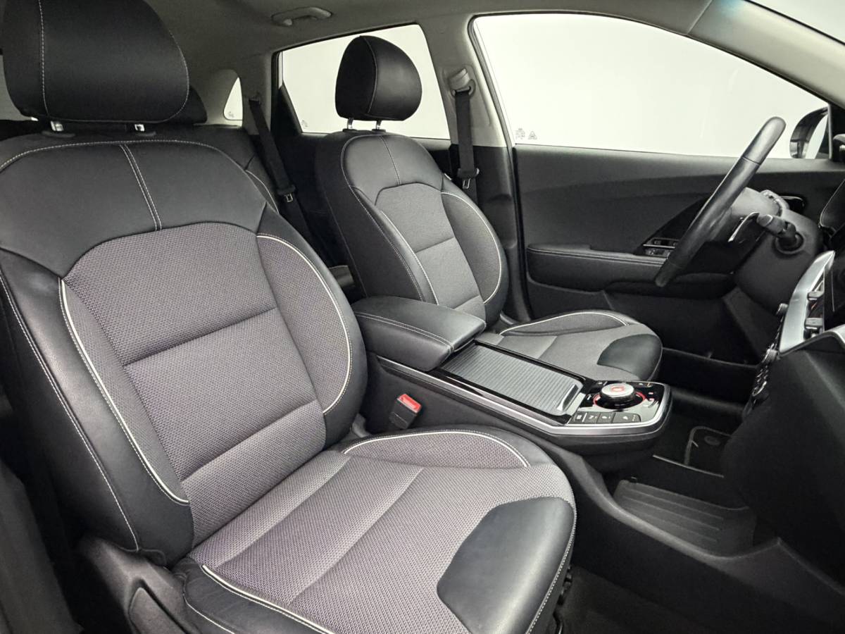Kia e-Niro Kia e-Niro DynamicPlusLine 64 kWh SOH 96,1% | Warmtepomp | Schuif/Kanteldak | Camera | Stoel/Stuurverwarming | Carplay&Android