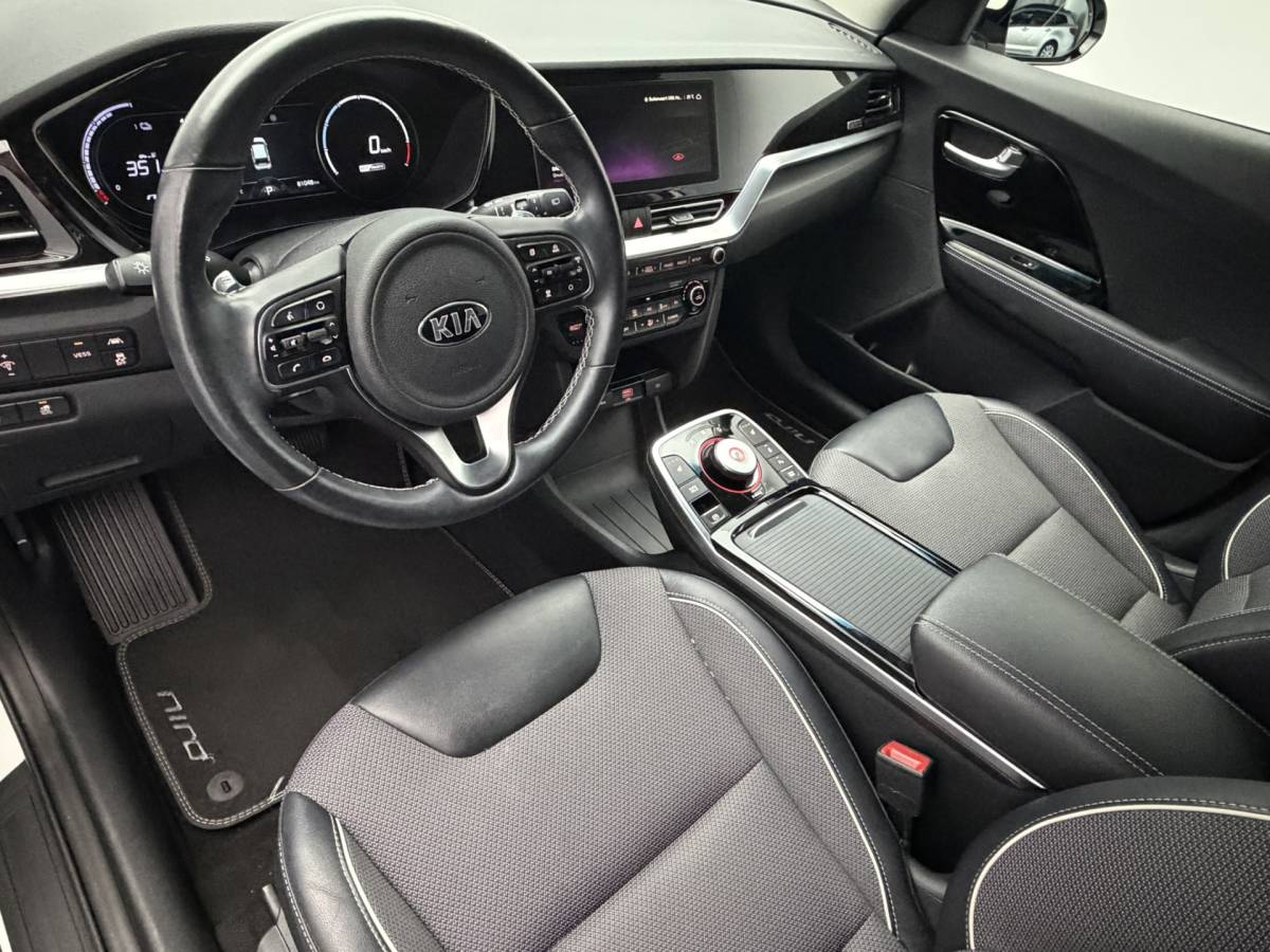 Kia e-Niro Kia e-Niro DynamicPlusLine 64 kWh SOH 96,1% | Warmtepomp | Schuif/Kanteldak | Camera | Stoel/Stuurverwarming | Carplay&Android