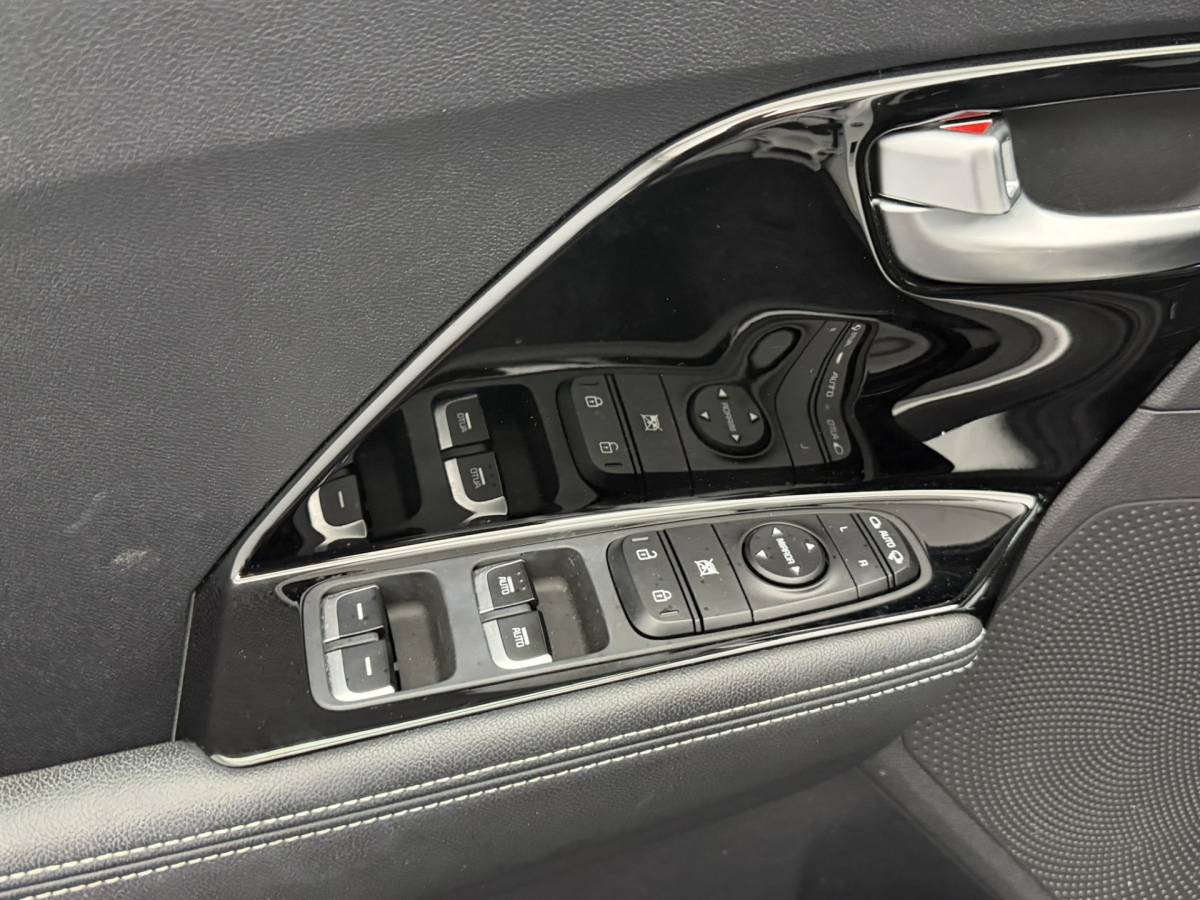 Kia e-Niro Kia e-Niro DynamicPlusLine 64 kWh SOH 96,1% | Warmtepomp | Schuif/Kanteldak | Camera | Stoel/Stuurverwarming | Carplay&Android