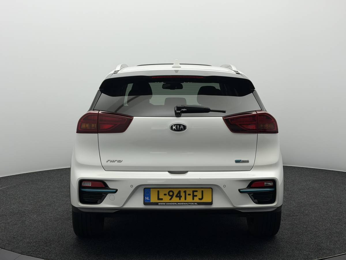 Kia e-Niro Kia e-Niro DynamicPlusLine 64 kWh SOH 96,1% | Warmtepomp | Schuif/Kanteldak | Camera | Stoel/Stuurverwarming | Carplay&Android