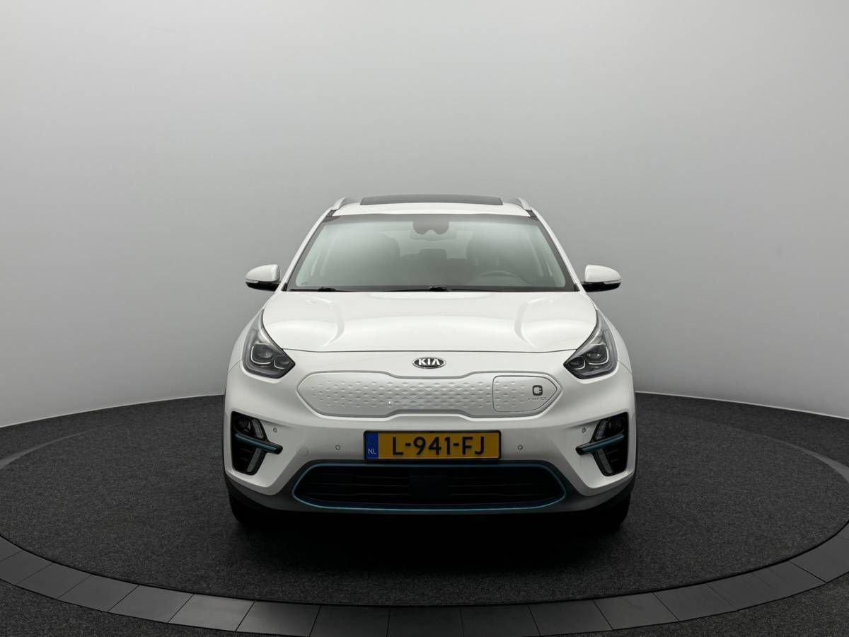 Kia e-Niro Kia e-Niro DynamicPlusLine 64 kWh SOH 96,1% | Warmtepomp | Schuif/Kanteldak | Camera | Stoel/Stuurverwarming | Carplay&Android