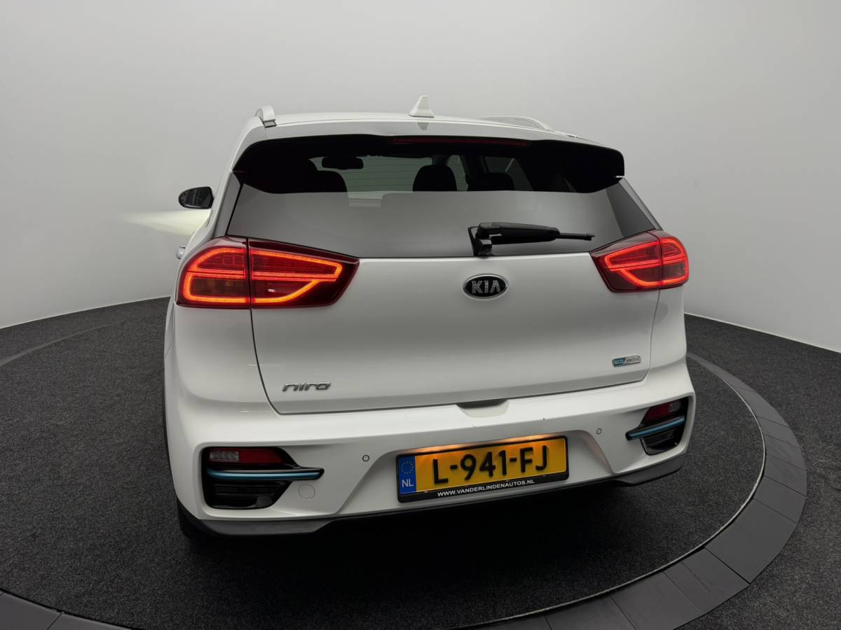 Kia e-Niro Kia e-Niro DynamicPlusLine 64 kWh SOH 96,1% | Warmtepomp | Schuif/Kanteldak | Camera | Stoel/Stuurverwarming | Carplay&Android