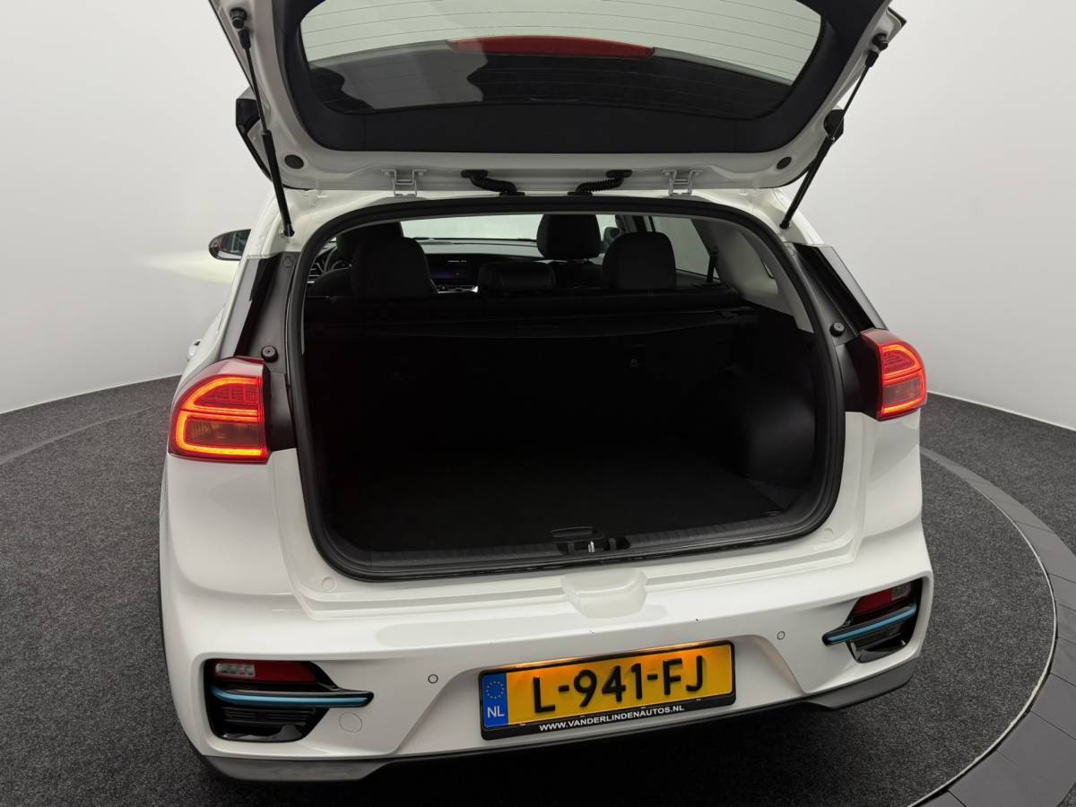 Kia e-Niro Kia e-Niro DynamicPlusLine 64 kWh SOH 96,1% | Warmtepomp | Schuif/Kanteldak | Camera | Stoel/Stuurverwarming | Carplay&Android
