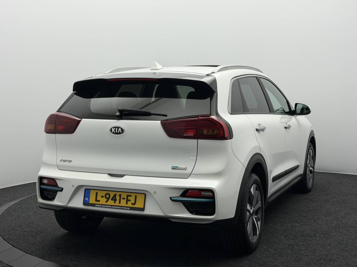 Kia e-Niro Kia e-Niro DynamicPlusLine 64 kWh SOH 96,1% | Warmtepomp | Schuif/Kanteldak | Camera | Stoel/Stuurverwarming | Carplay&Android
