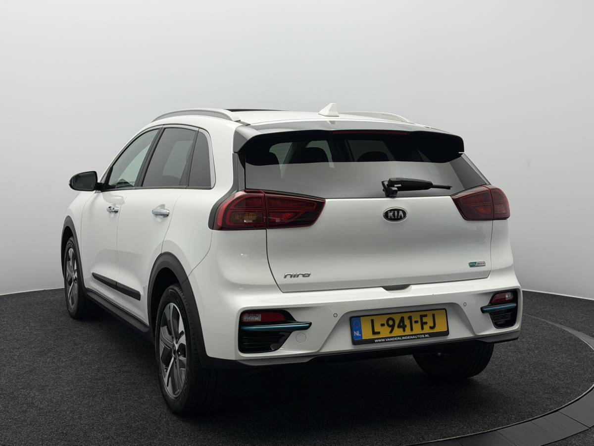 Kia e-Niro Kia e-Niro DynamicPlusLine 64 kWh SOH 96,1% | Warmtepomp | Schuif/Kanteldak | Camera | Stoel/Stuurverwarming | Carplay&Android