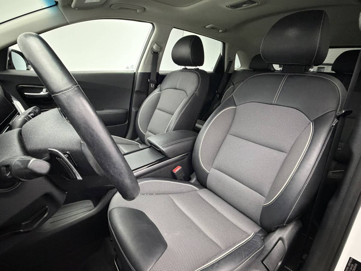Kia e-Niro Kia e-Niro DynamicPlusLine 64 kWh SOH 96,1% | Warmtepomp | Schuif/Kanteldak | Camera | Stoel/Stuurverwarming | Carplay&Android