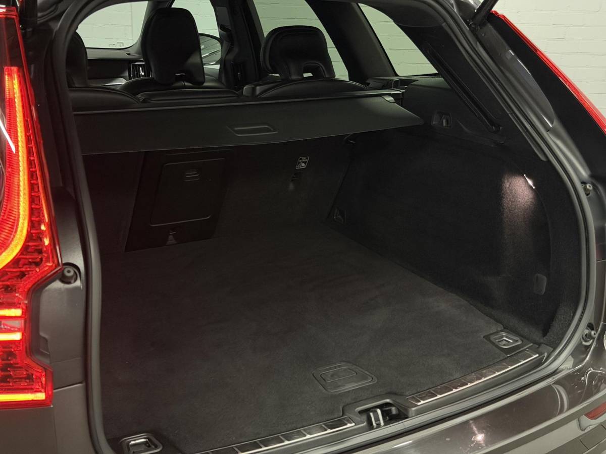 Volvo XC60 Volvo XC60 2.0 T6 Plug-in hybrid AWD Plus Dark Long Range | Open dak | Adapt. cruise | Harman/Kardon | Stuur-/Stoelverwarming | 360 Camera | Google | Keyless | Memory