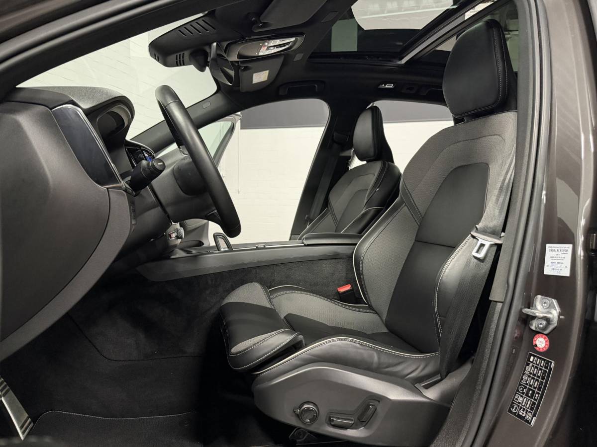 Volvo XC60 Volvo XC60 2.0 T6 Plug-in hybrid AWD Plus Dark Long Range | Open dak | Adapt. cruise | Harman/Kardon | Stuur-/Stoelverwarming | 360 Camera | Google | Keyless | Memory