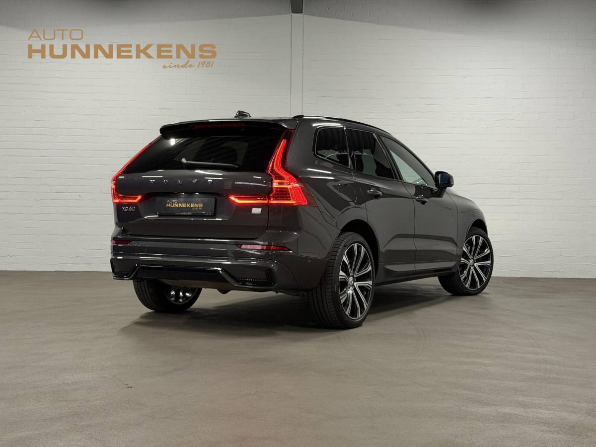 Volvo XC60 Volvo XC60 2.0 T6 Plug-in hybrid AWD Plus Dark Long Range | Open dak | Adapt. cruise | Harman/Kardon | Stuur-/Stoelverwarming | 360 Camera | Google | Keyless | Memory