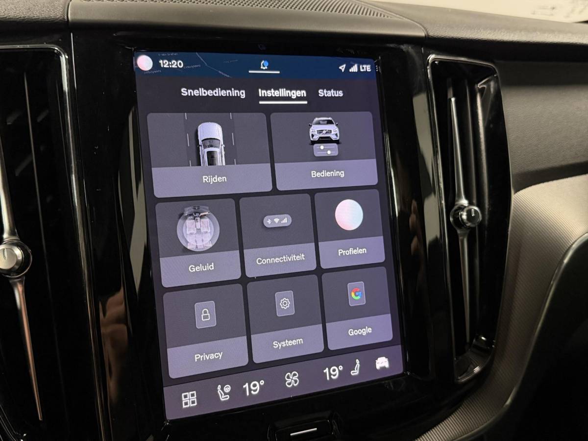 Volvo XC60 Volvo XC60 2.0 T6 Plug-in hybrid AWD Plus Dark Long Range | Open dak | Adapt. cruise | Harman/Kardon | Stuur-/Stoelverwarming | 360 Camera | Google | Keyless | Memory