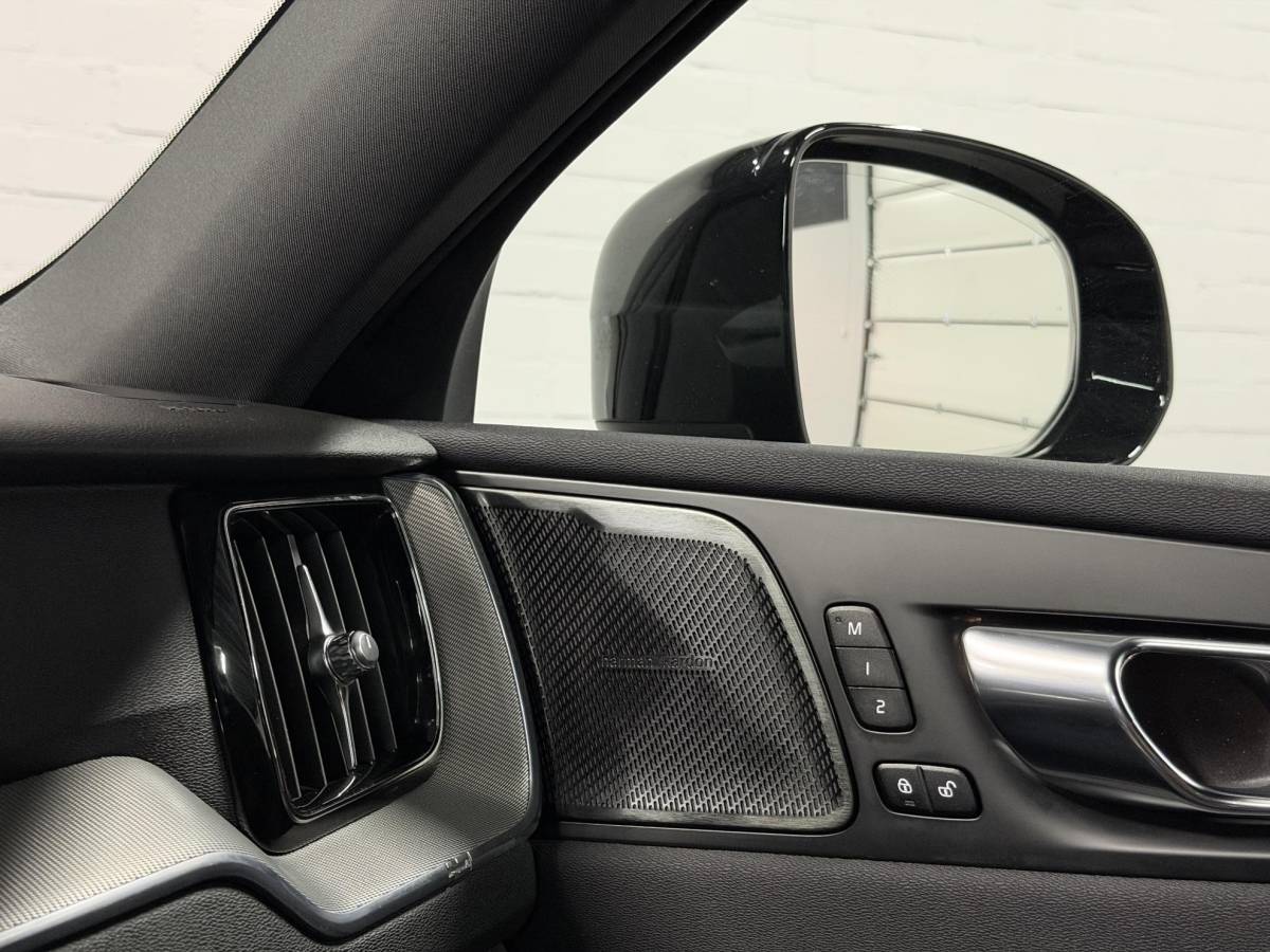 Volvo XC60 Volvo XC60 2.0 T6 Plug-in hybrid AWD Plus Dark Long Range | Open dak | Adapt. cruise | Harman/Kardon | Stuur-/Stoelverwarming | 360 Camera | Google | Keyless | Memory