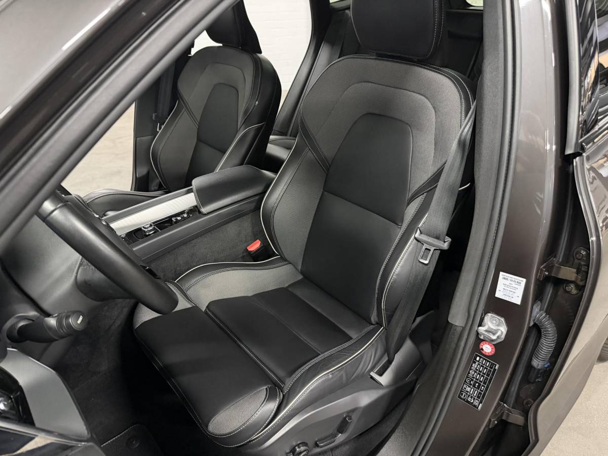 Volvo XC60 Volvo XC60 2.0 T6 Plug-in hybrid AWD Plus Dark Long Range | Open dak | Adapt. cruise | Harman/Kardon | Stuur-/Stoelverwarming | 360 Camera | Google | Keyless | Memory