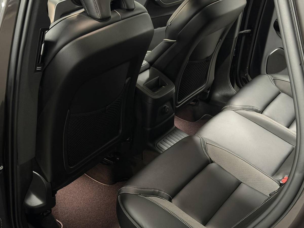 Volvo XC60 Volvo XC60 2.0 T6 Plug-in hybrid AWD Plus Dark Long Range | Open dak | Adapt. cruise | Harman/Kardon | Stuur-/Stoelverwarming | 360 Camera | Google | Keyless | Memory