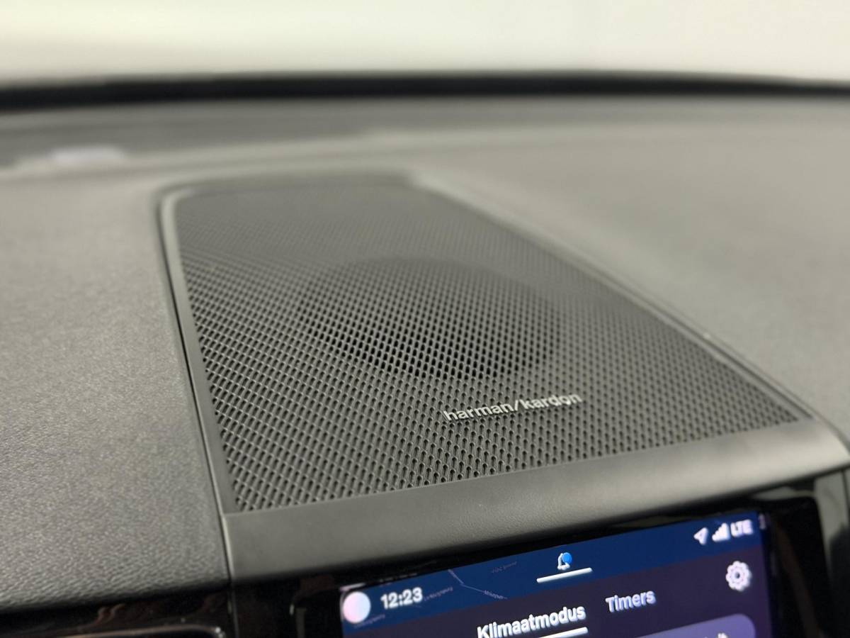 Volvo XC60 Volvo XC60 2.0 T6 Plug-in hybrid AWD Plus Dark Long Range | Open dak | Adapt. cruise | Harman/Kardon | Stuur-/Stoelverwarming | 360 Camera | Google | Keyless | Memory
