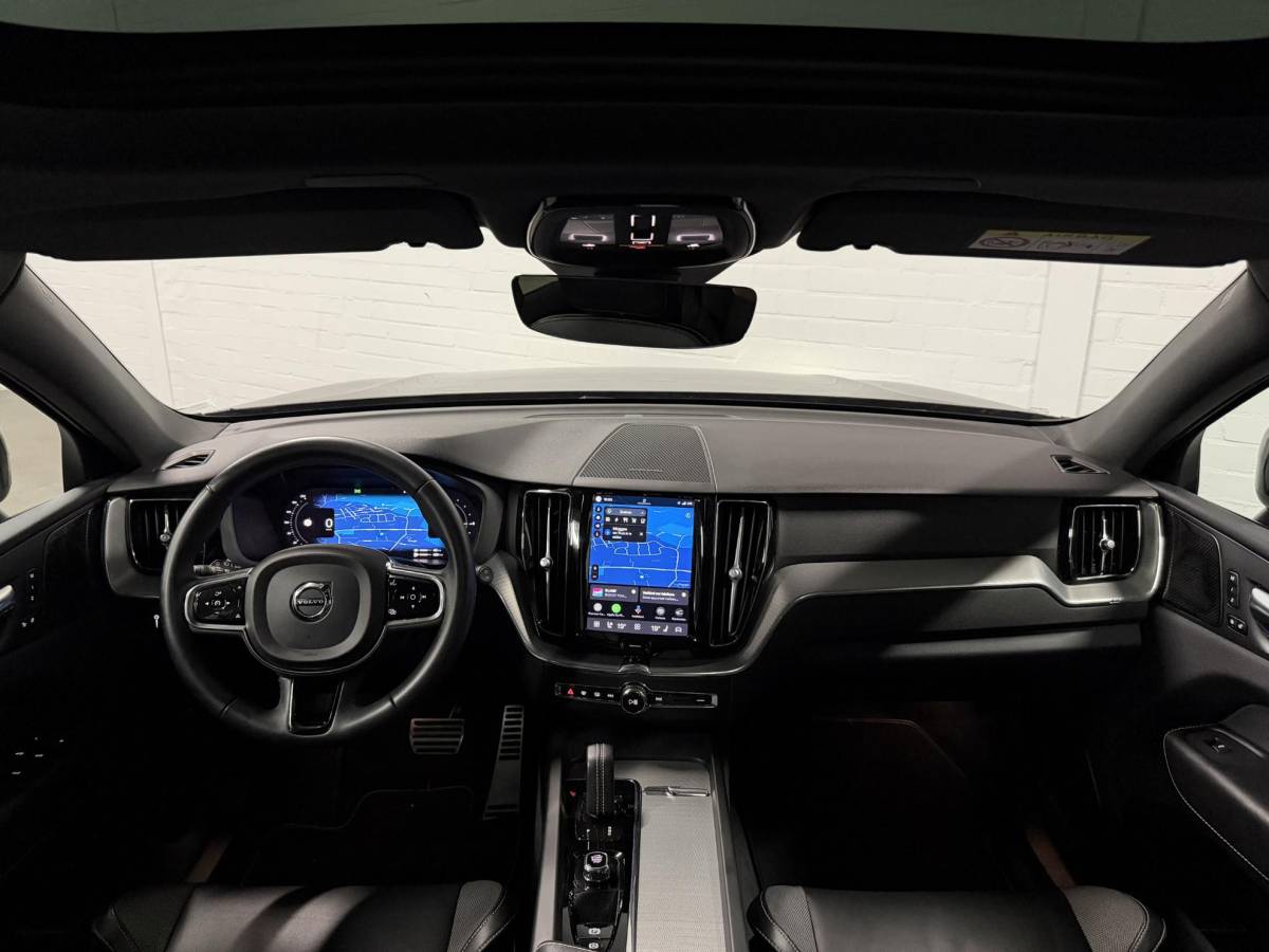 Volvo XC60 Volvo XC60 2.0 T6 Plug-in hybrid AWD Plus Dark Long Range | Open dak | Adapt. cruise | Harman/Kardon | Stuur-/Stoelverwarming | 360 Camera | Google | Keyless | Memory
