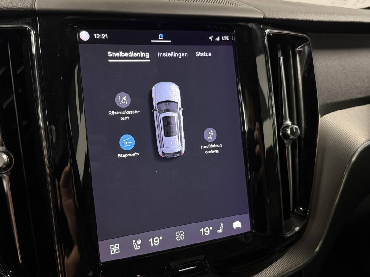 Volvo XC60 Volvo XC60 2.0 T6 Plug-in hybrid AWD Plus Dark Long Range | Open dak | Adapt. cruise | Harman/Kardon | Stuur-/Stoelverwarming | 360 Camera | Google | Keyless | Memory
