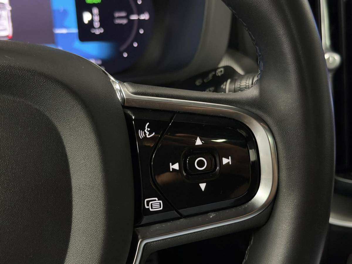Volvo XC60 Volvo XC60 2.0 T6 Plug-in hybrid AWD Plus Dark Long Range | Open dak | Adapt. cruise | Harman/Kardon | Stuur-/Stoelverwarming | 360 Camera | Google | Keyless | Memory