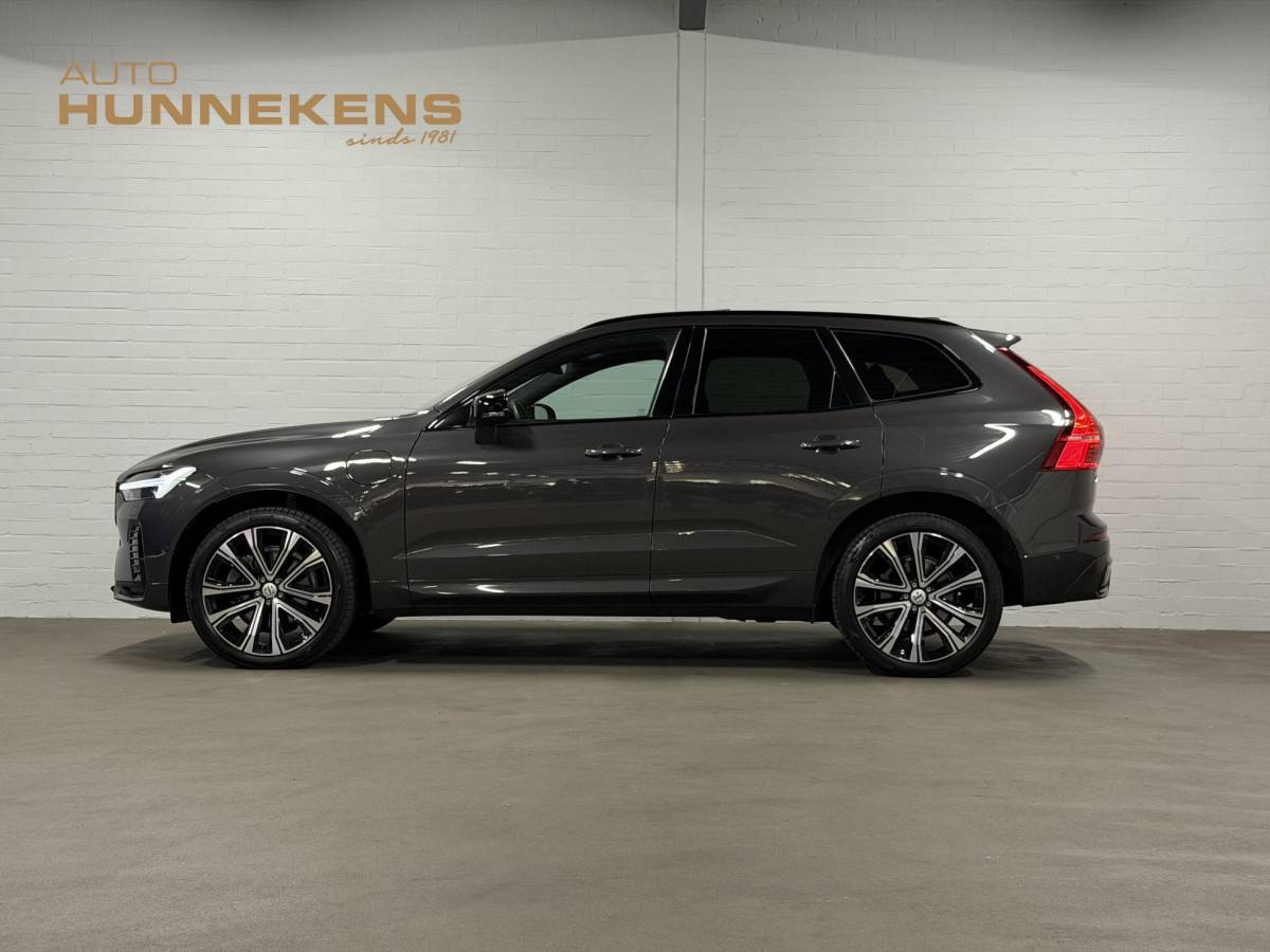 Volvo XC60 Volvo XC60 2.0 T6 Plug-in hybrid AWD Plus Dark Long Range | Open dak | Adapt. cruise | Harman/Kardon | Stuur-/Stoelverwarming | 360 Camera | Google | Keyless | Memory