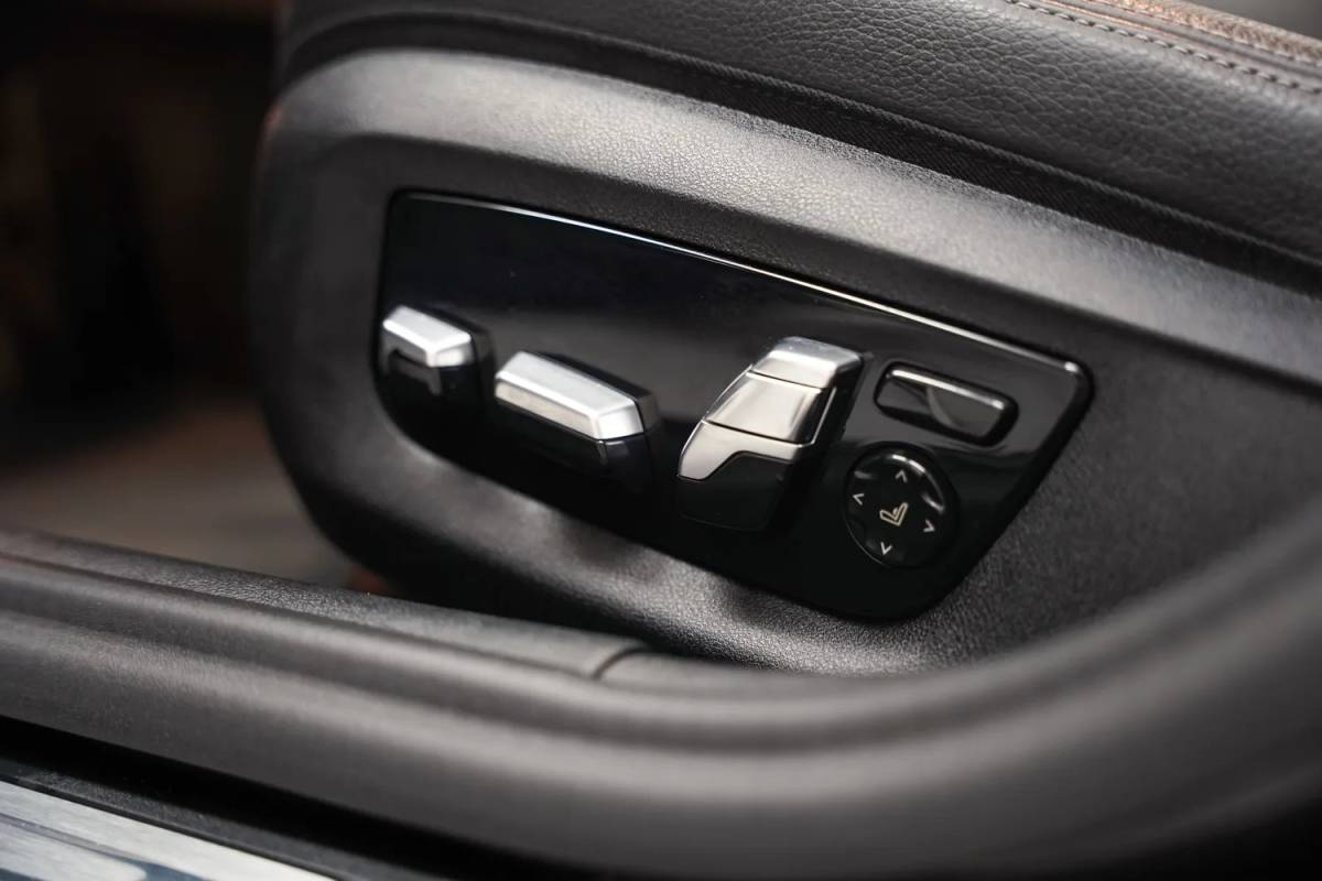 BMW 5 Serie BMW 5-serie 530e High Executive NW-Model Aut. [ Comfort Stoelen Laser-Light Sfeerverlichting ]
